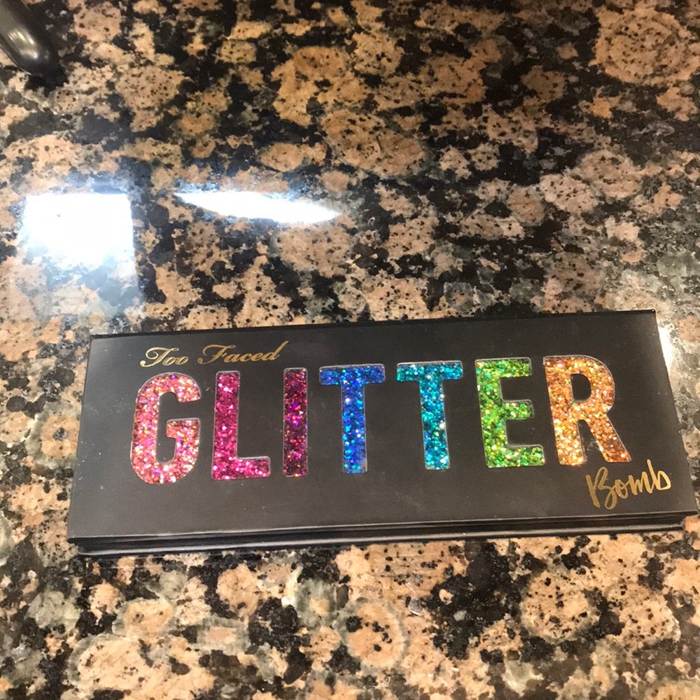 Too Faced Glitter Bomb Glitter Eyeshadow Palette